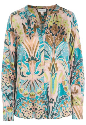 Blouse multicolore avec des motifs floraux et géométriques en bleu, rose et vert, à la coupe décontractée et aux manches longues. Texture soyeuse.