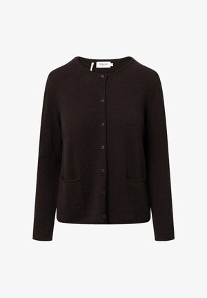 Cardigan marron en tissu doux. Il présente un col rond, une fermeture à boutons sur le devant et deux poches avant. Manches longues avec une coupe décontractée.