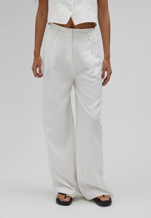 SLACKS - Pantaloni - white