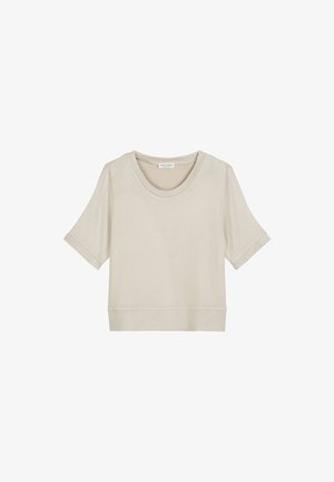 Haut en tricot beige à manches courtes avec col rond et bordures côtelées, présenté sur un fond blanc.