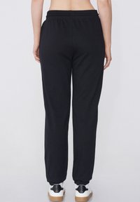 Tezenis MIT PASPELTASCHEN UND TUNNELZUG - Pantalon de survêtement - nero