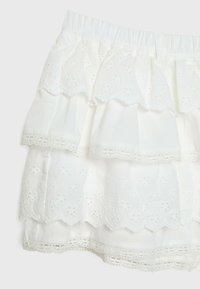 Stradivarius EMBROIDERED - Shorts - white