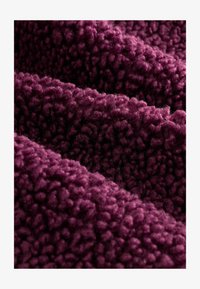 Selezionato, berry red