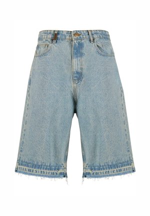 Helle blaue Jeansshorts mit fransigem Saum, Fünf-Taschen-Design und Metallknopfverschluss. Distressed-Optik mit verschiedenen Texturvariationen.