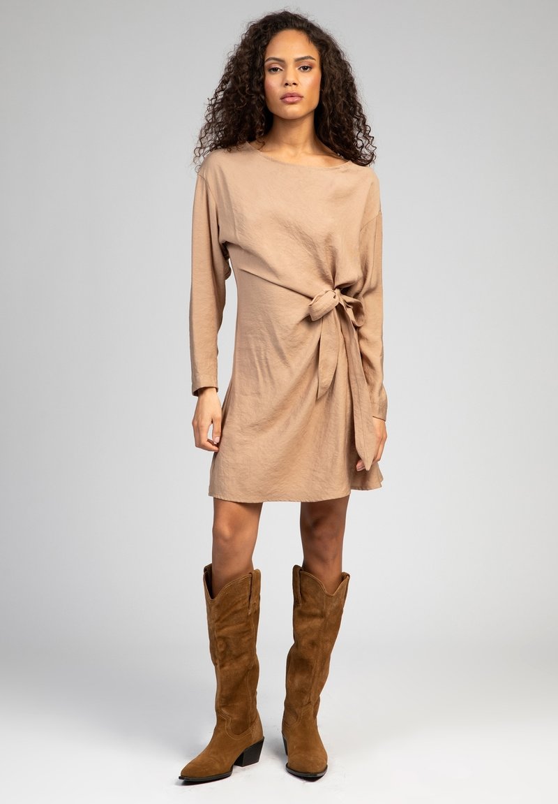 AN'GE MELOKA - Robe de jour - noisette