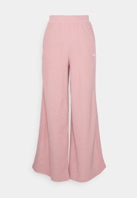 Pantalones de chándal de pierna ancha en rosa pálido con una textura suave, cinturilla elástica y pequeño detalle del logo en blanco en el lado izquierdo.