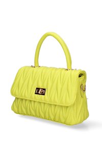 Borsa a tracolla gialla trapuntata con un design strutturato, caratterizzata da un ganci in metallo dorato e un manico curvo. Materiale sintetico morbido e superficie testurizzata.