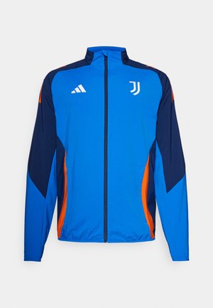 Giacca da track blu e navy con un accento arancione. Presenta un colletto alto, zip frontale e loghi ricamati sul petto.