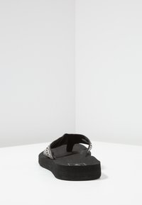 Reef SPRING  - Sandálias em T - black/white