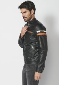 Koroshi Kunstnahast jakk -   black