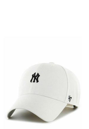 Weißes Baseballcap mit schwarzem, gesticktem "NY"-Logo auf der Vorderseite und "'47" auf der Seite gestickt.