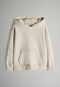 Sudadera con capucha beige, con un bolsillo canguro, puños de punto y una textura suave y lisa. Presenta un corte relajado y detalles de costura mínimos.