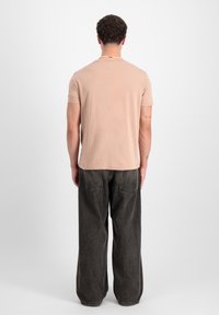 Alpha Industries SMALL LOGO - Jednoduché tričko - dusty coral