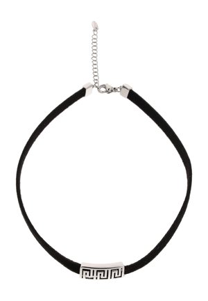 Czarna choker z sznurka z prostokątnym wisiorkiem o geometrycznym srebrnym wzorze oraz regulowanym łańcuszkiem ze srebra.