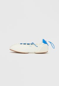 Επιλέχθηκε, deckwash white/colby blue