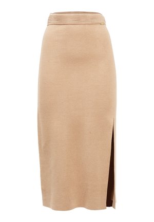 Knie-langer beiger Strickrock mit geripptem Bund, der einen seitlichen Schlitz für mehr Bewegungsfreiheit bietet. Glatte Textur, taillierte Passform.