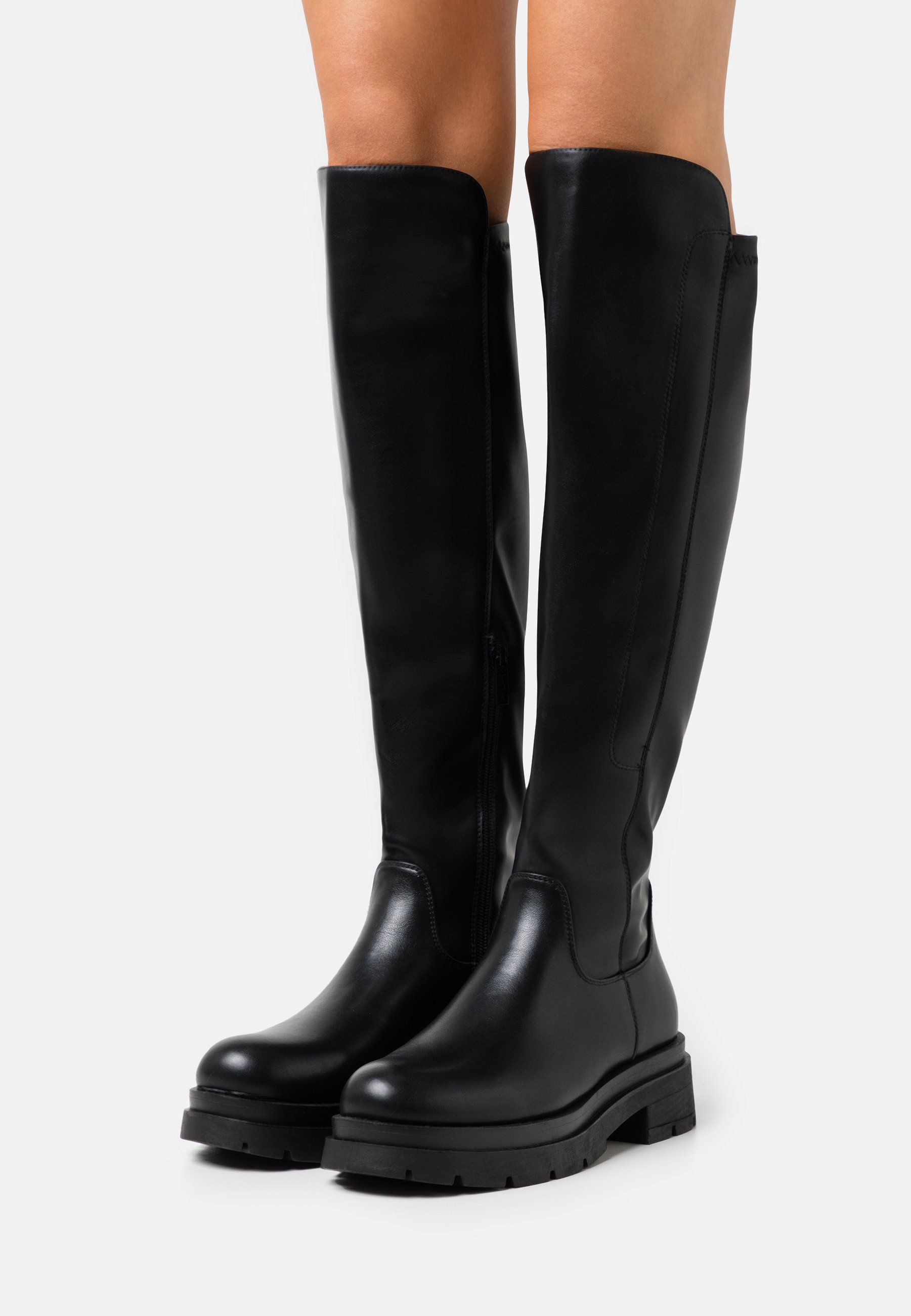 tata stivali sopra ginocchio