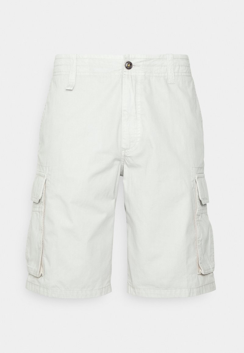 Shorts cargo pour hommes de couleur gris clair avec fermeture à boutons, passants pour ceinture et poches à rabat des deux côtés.