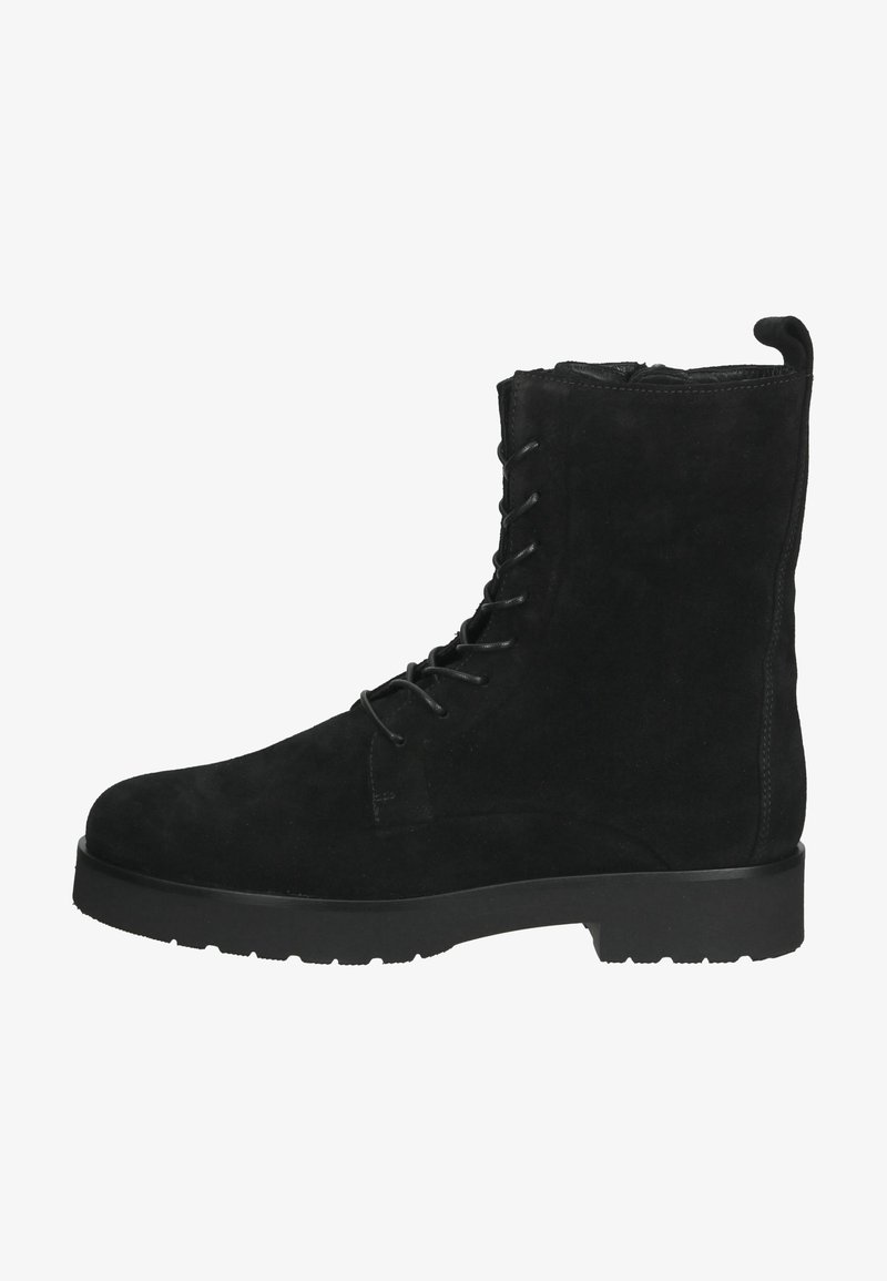 Bottines en daim noir avec un bout arrondi, une fermeture à lacets à l'avant et une surface texturée. Elles disposent d'une semelle noire robuste et d'une languette à l'arrière.