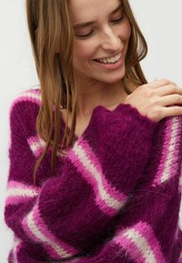 mbyM GATILIN-M - Strickpullover - fig stripe