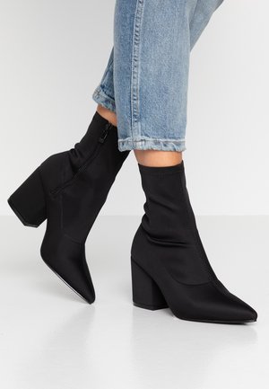 Classic ankle boots - black
