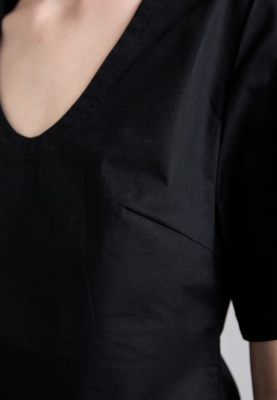 By Malene Birger LUNAE - Lihtne T-särk - black
