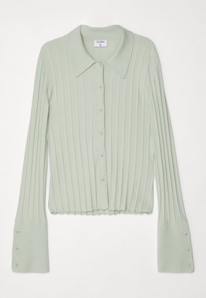 Lichtgroene geribbelde gebreide cardigan met een kraag, knopenfront en uitlopende mouwen. Bevat zes knopen op elke mouw en een geschulpte zoom.