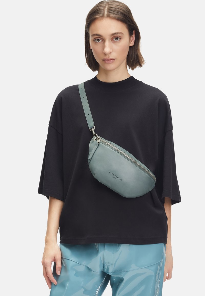 Liebeskind Berlin TAVIA  - Sac banane - helles petrol