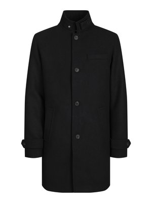 Manteau en mélange de laine noire avec un col haut, fermeture à bouton à l'avant, deux poches latérales et une poche poitrine. Comprend des détails aux poignets.