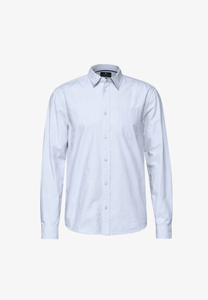 Světle modrá dlouhá košile s knoflíky, vyrobená z jemné tkaniny, s kapsou na levém prsu a límcem s jemnou texturou.