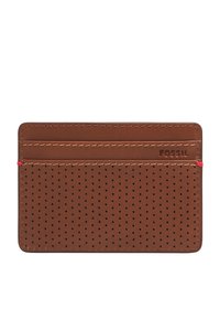 Portafoglio in pelle marrone con design perforato, quattro scomparti per carte, cuciture a contrasto e cuciture rosse. Logo del marchio impresso.