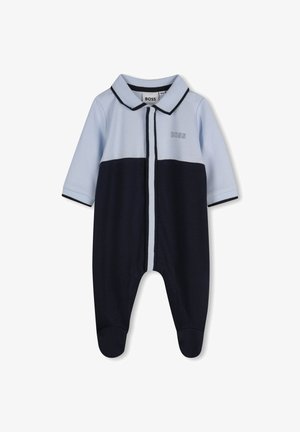 Blauwe en marineblauwe jumpsuit met korte mouwen, polokraag en drukknopen aan de voorkant. Bevat contrasterende kleuren en geborduurd "BOSS" logo.
