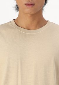Jack & Jones JJECHARGE FADED TEE - T-shirts - humus