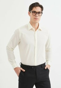 Non sélectionné, ivoire