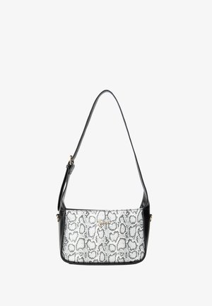 Juoda ir balta petnešų rankinė su gyvatės raštu, lygia oda, plonais diržais. Priekyje yra auksinis logotipas.