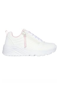 Chaussure de sport blanche avec une surface texturée, des accents roses, un bout rond et des lacets. Dispose d'un col rembourré et d'une semelle à motifs pour une meilleure adhérence.