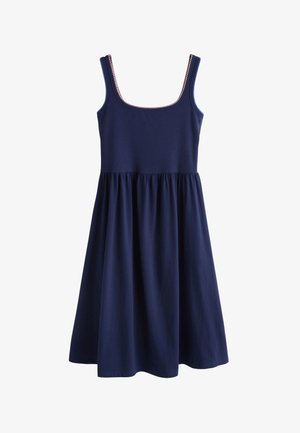 Abito senza maniche blu navy con corpino aderente, scollo quadrato e gonna arricciata, con sottili cuciture rosa lungo le spalline.