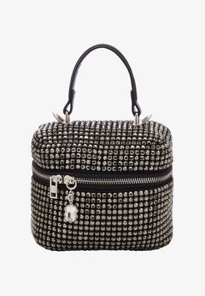 Geantă de mână neagră și argintie, decorată cu strasuri, dotată cu o mână superioară, închidere cu fermoar și un charm decorativ atașat fermoarului.