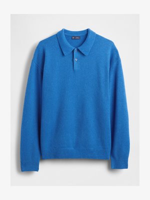 Blå genser med krage, tre knapper foran, og ribbestrikkede mansjetter og kant. Myk tekstur, uformelt design.