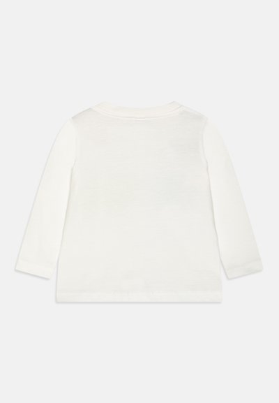 Weißes Langarmshirt aus weicher Baumwolle. Mit einem Rundhalsausschnitt und einfachen gesäumten Kanten. Keine Muster oder Verzierungen.