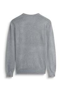 Maglione grigio a pullover con maniche lunghe, polsini e orlo a coste, realizzato in materiale morbido con una consistenza liscia e uniforme.