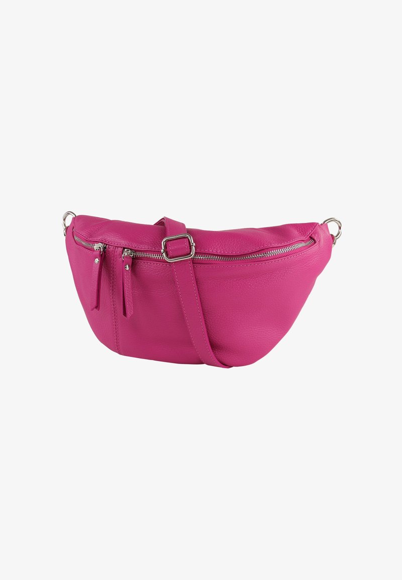 Roze leren handtas met een gebogen vorm, voorzien van een ritssluiting aan de bovenkant, twee voorzakken met rits en een verstelbare schouderriem voor crossbody gebruik.