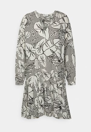 Robe à manches longues en tissu crème ornée de motifs floraux et géométriques noirs. Coupe décontractée avec une jupe froncée et un col rond.