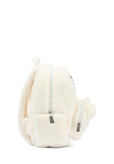 Zaino morbido bianco con superficie testurizzata e pelosa; presenta due scomparti con zip e morbidi accenti a forma di orecchie. Dotato di spallacci regolabili.