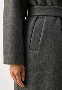 Vero Moda Petite VMFORTUNE - Klassisk kåpe / frakk - dark grey melange