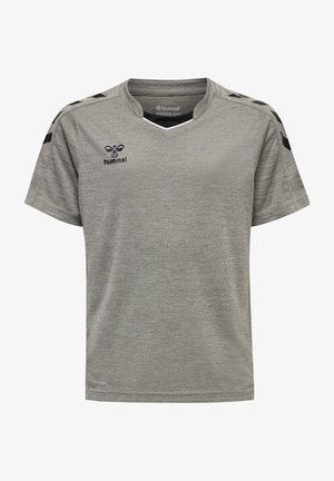 T-shirt de sport gris à manches courtes avec un col en V, tissu texturé, logo sur la poitrine et accents noirs sur les épaules.
