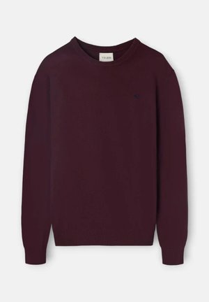 Suéter de punto burdeos con cuello redondo, mangas largas y puños y dobladillo acanalados, con un pequeño logo en el lado izquierdo del pecho.