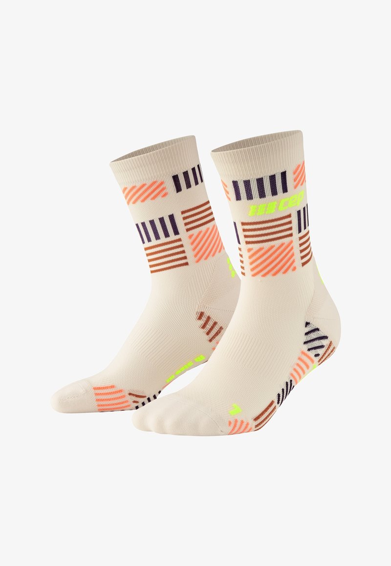 Knielange Socken in hellem Beige, mit bunten horizontalen und vertikalen Streifen in Orange, Braun und Marineblau. Neonakzent-Logo.