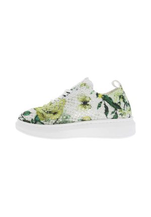 Hvid sneakers med tyk sål med grønt og gult blomstret snørelag og hvide snørebånd, vist i profil.