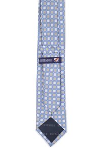 Blauwe stropdas met een geometrisch patroon in goud en wit. Heeft een standaard breedte, een soepele textuur en een logo label aan de achterkant.